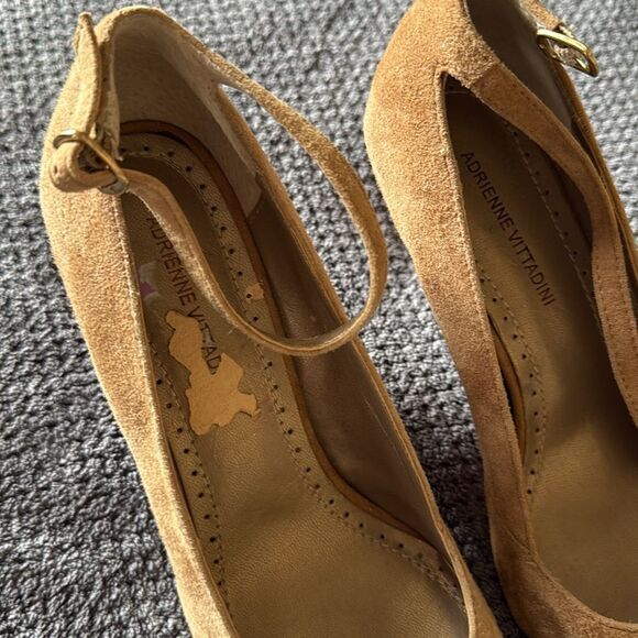 Adrienne Vittadini Camel Suede Pointed Toe Ankle Strap Heels Size 7 High Heel - Picture 3 of 15